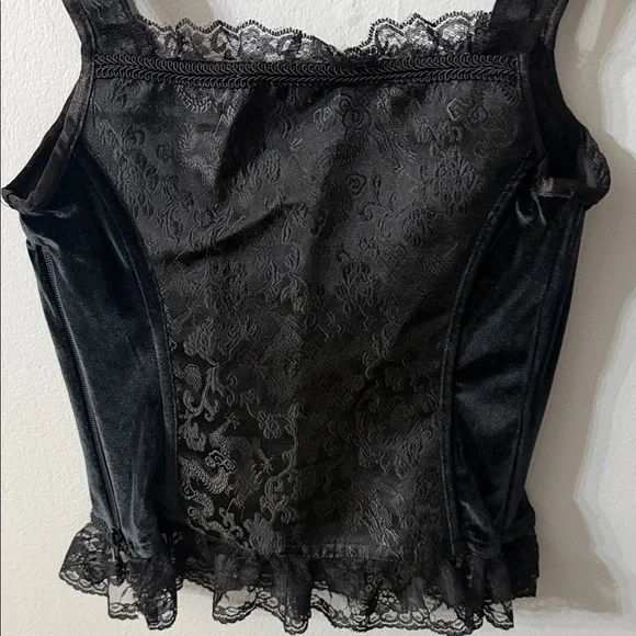 Corset Style Top | Structured Trend Piece Crop Top - Picture 5 of 9